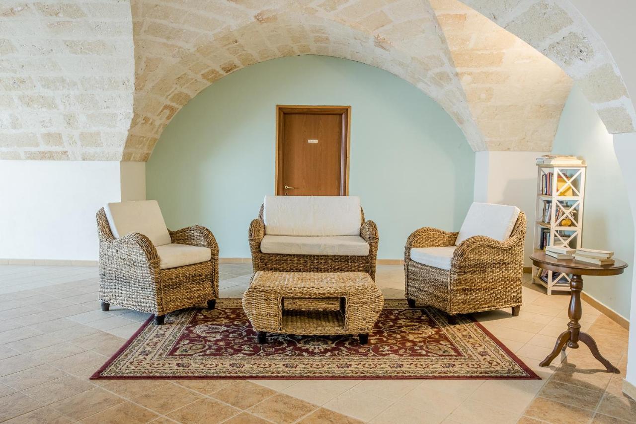 Laurito Resort & Spa Oria  Buitenkant foto