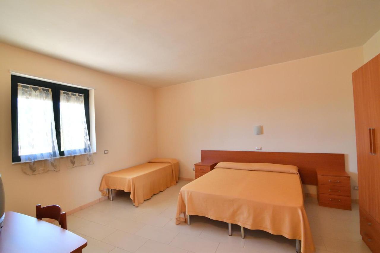 Laurito Resort & Spa Oria  Buitenkant foto