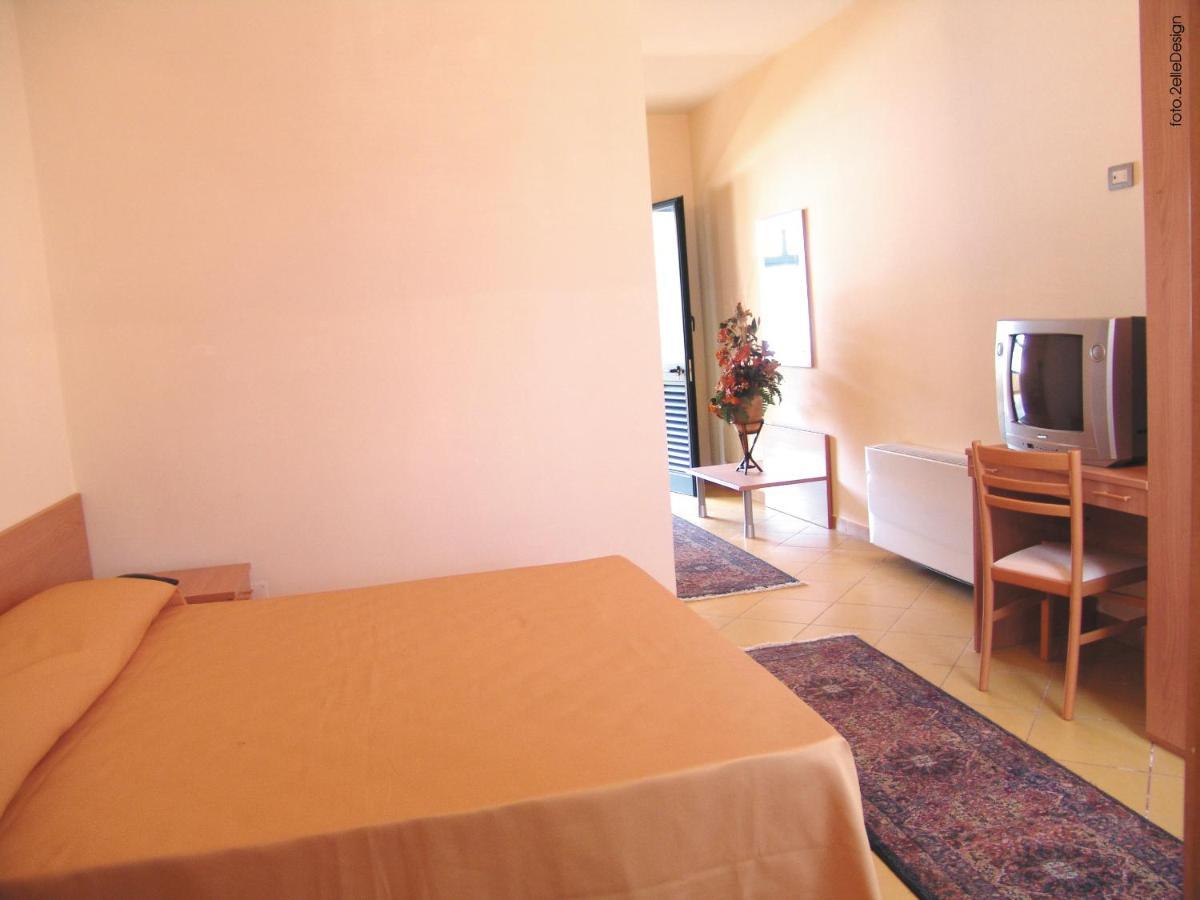 Laurito Resort & Spa Oria  Buitenkant foto