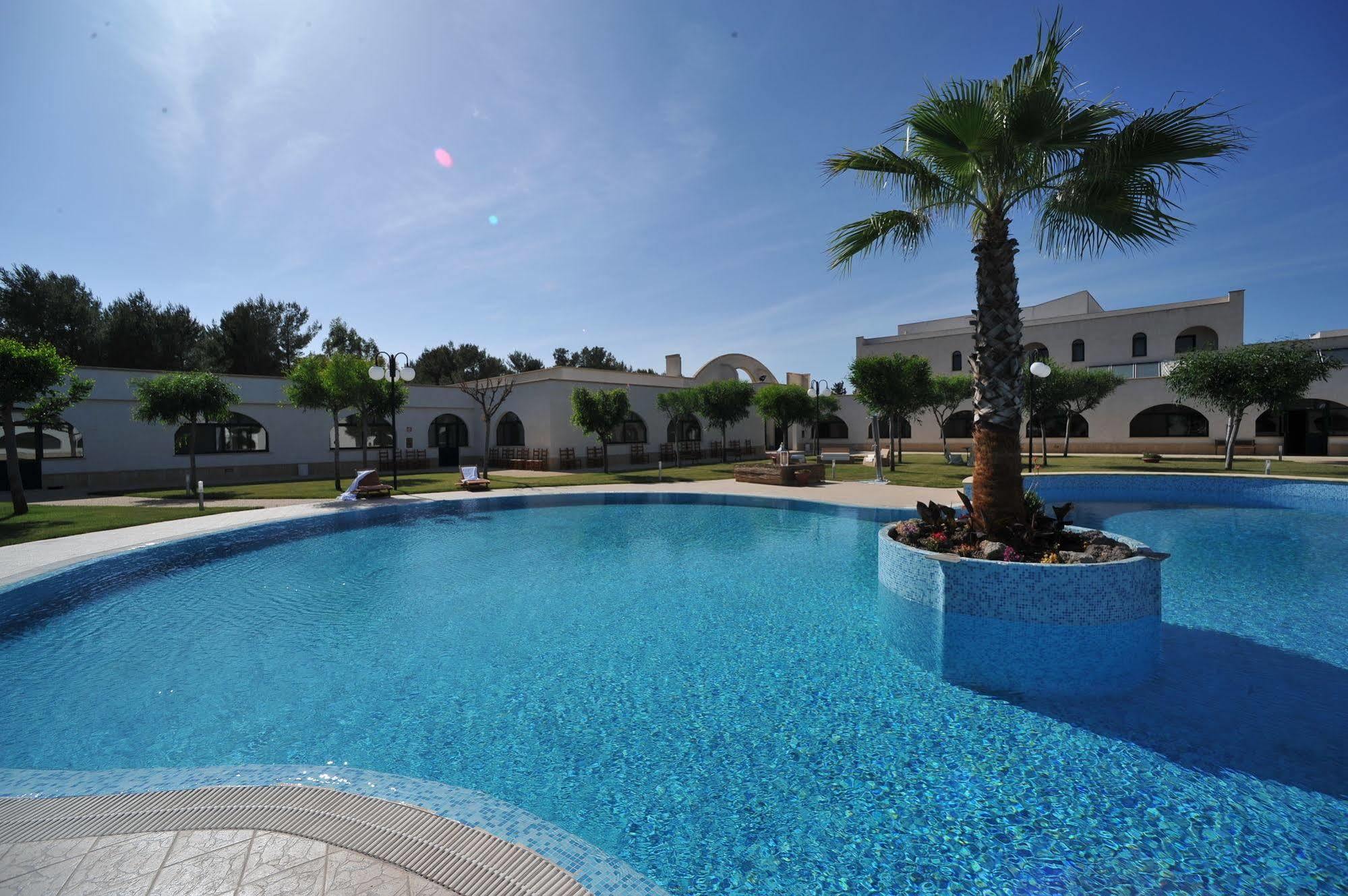 Laurito Resort & Spa Oria  Buitenkant foto